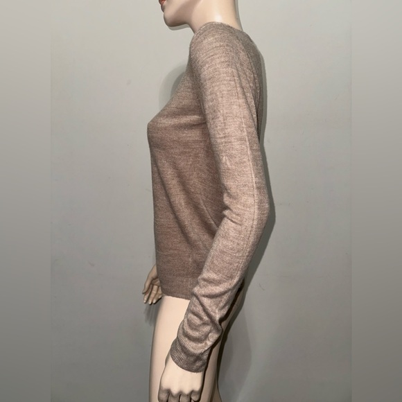 Atmosphere Acrylic V-neck Knit 4 - Picture 4 of 10